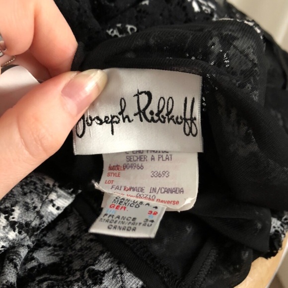 SOLD |1990s square neck lace top with bell sleeves - Picture 4 of 4